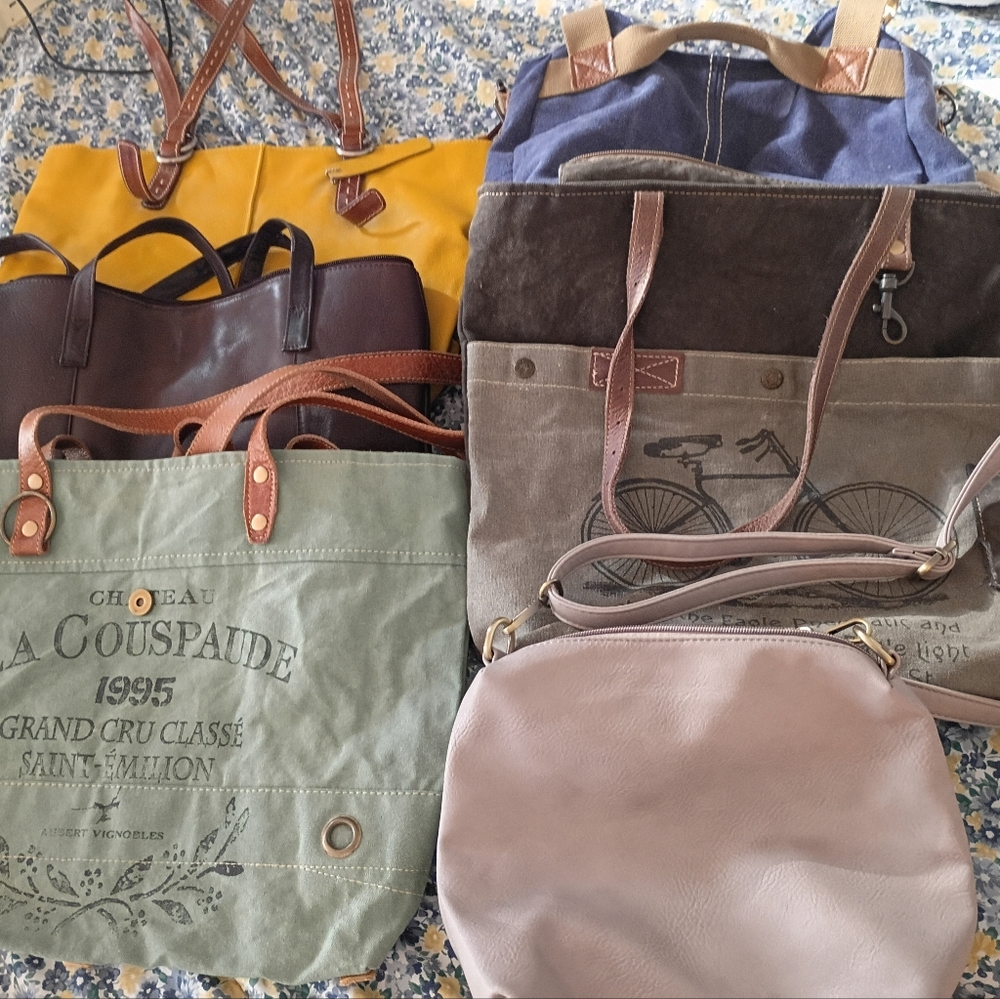 Bundle Of 6 Purses! - Picture 3 of 16